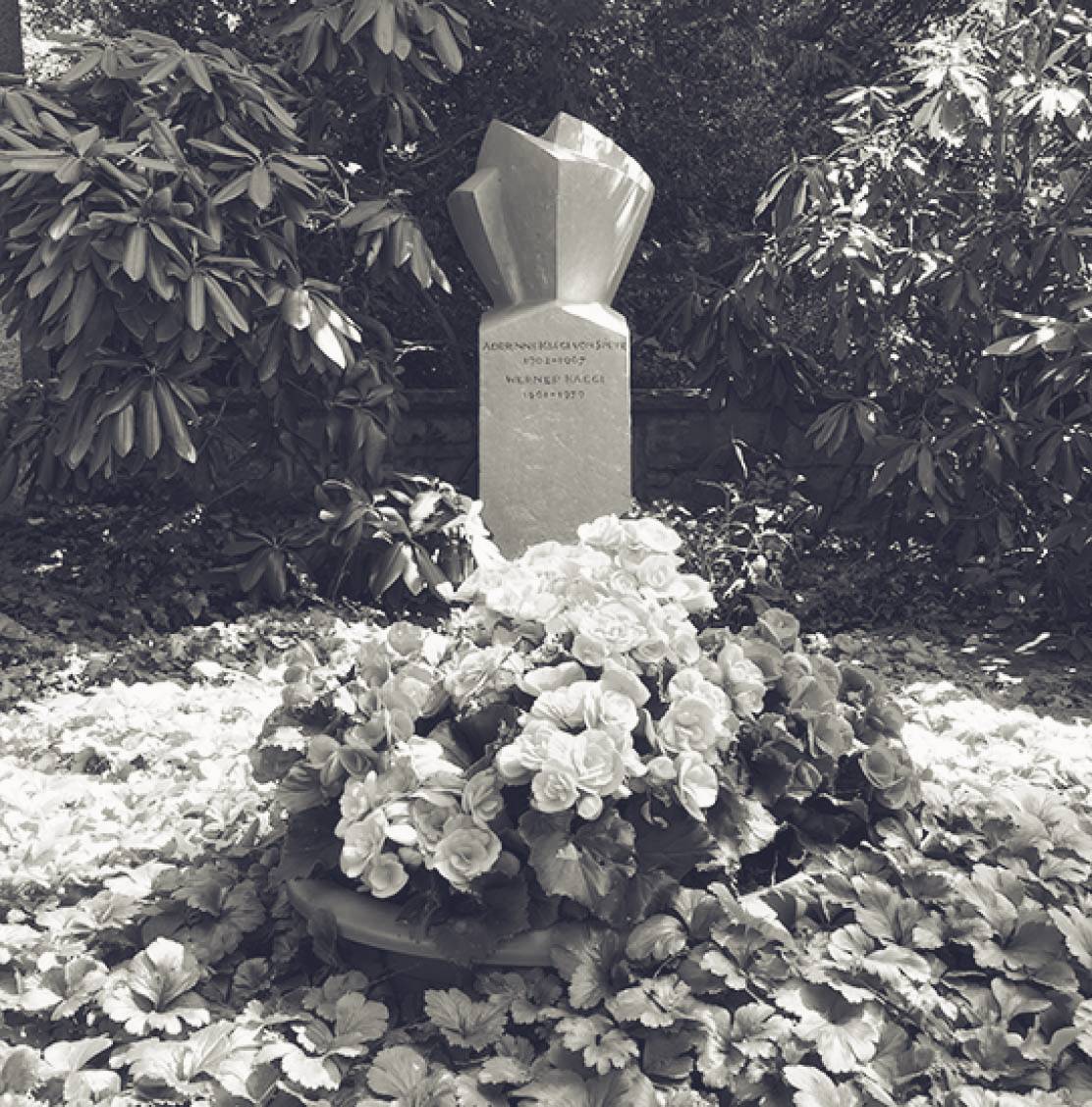 La tomba di Adrienne von Speyr nel cimitero di Hörnli a Basilea